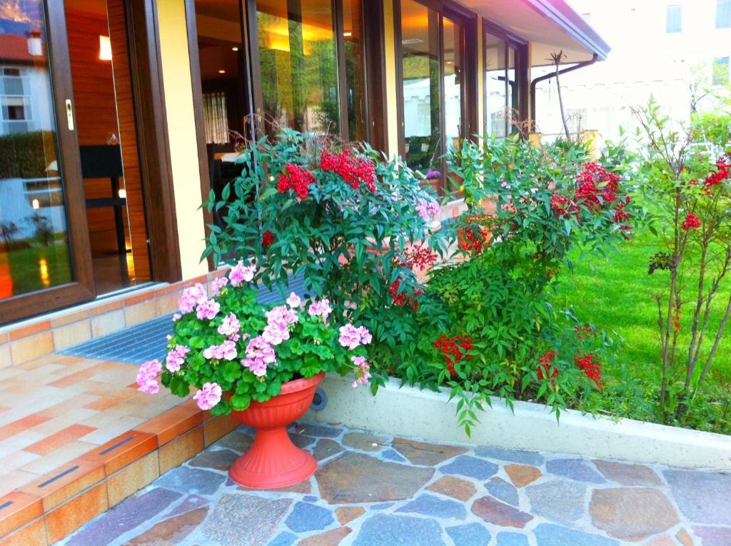 Hotel Grizzino Montereale Valcellina ภายนอก รูปภาพ