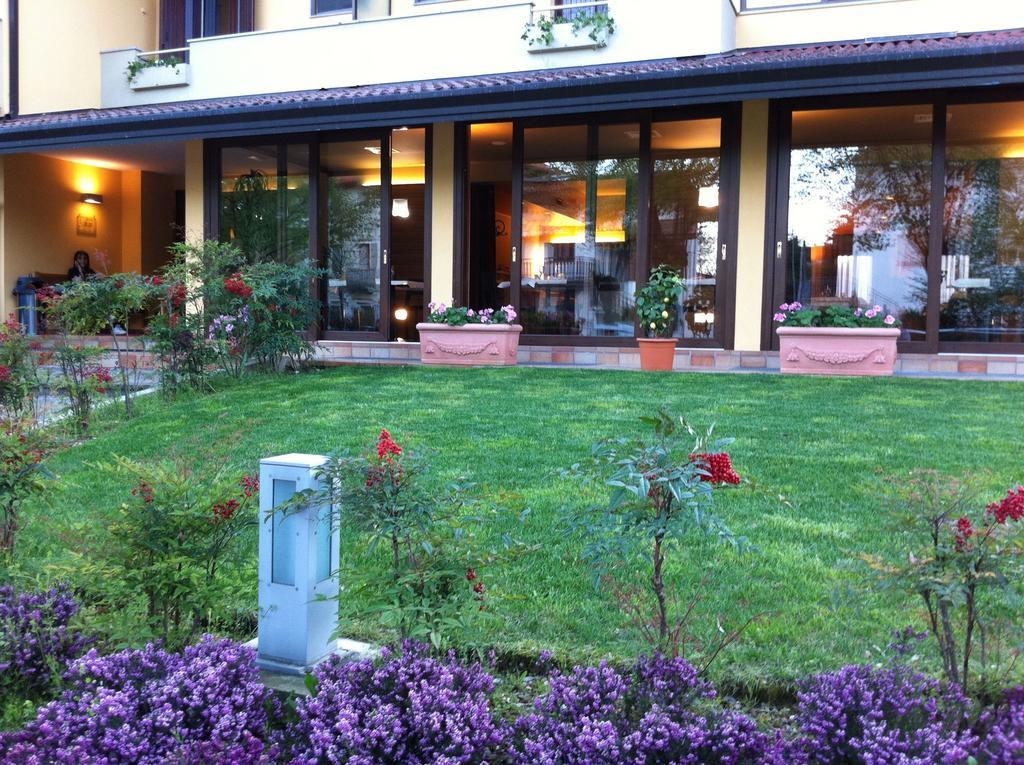 Hotel Grizzino Montereale Valcellina ภายนอก รูปภาพ