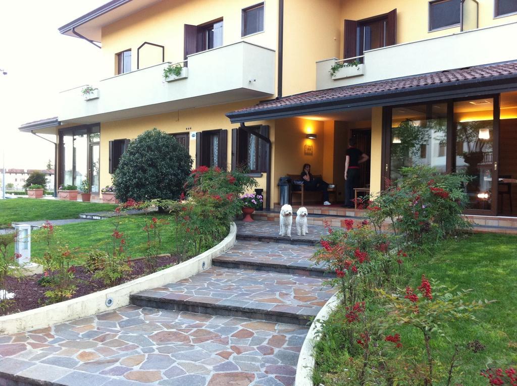 Hotel Grizzino Montereale Valcellina ภายนอก รูปภาพ