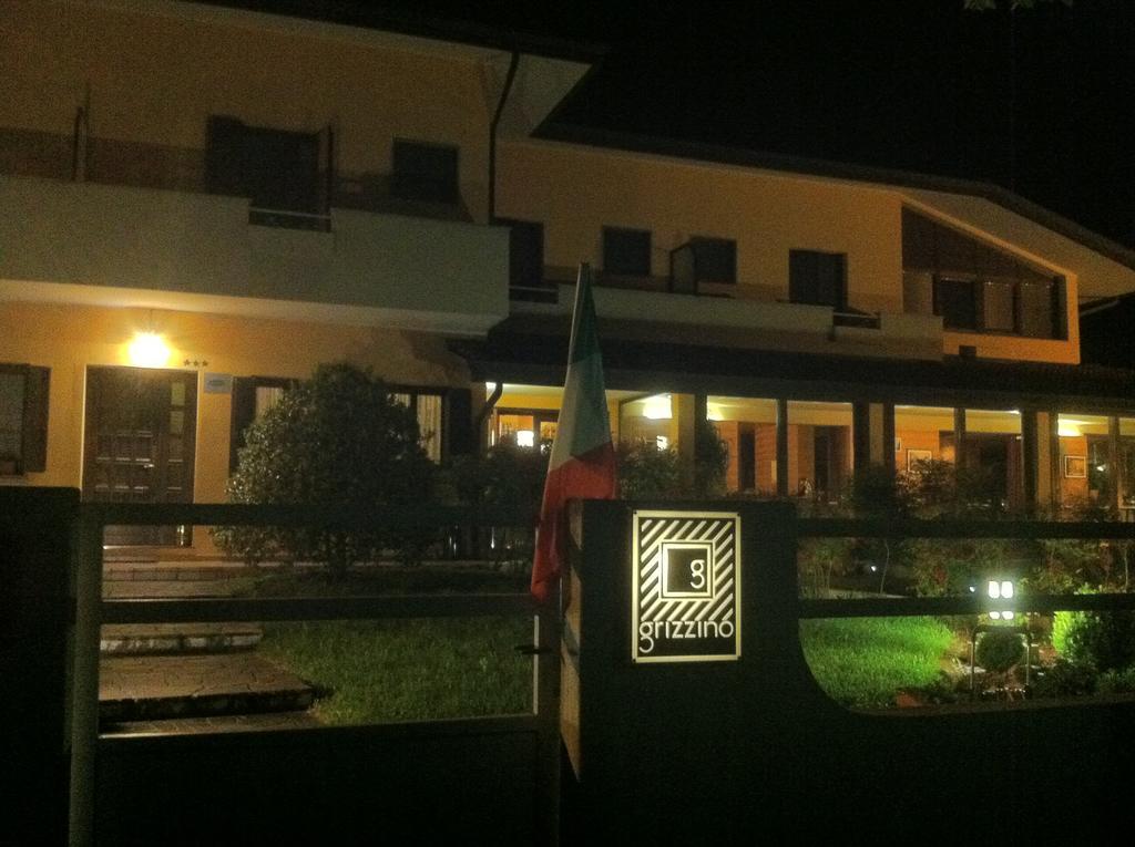 Hotel Grizzino Montereale Valcellina ภายนอก รูปภาพ